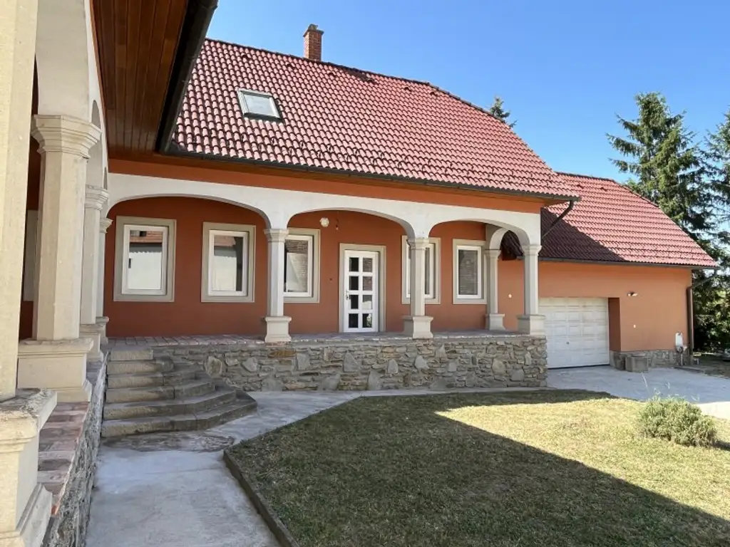 +++Traumhaus mit ländlicher Eleganz – ein geschmackvoll gestaltetes Einfamilienhaus im Herrenhausstil im Herzen von Lövő!+++