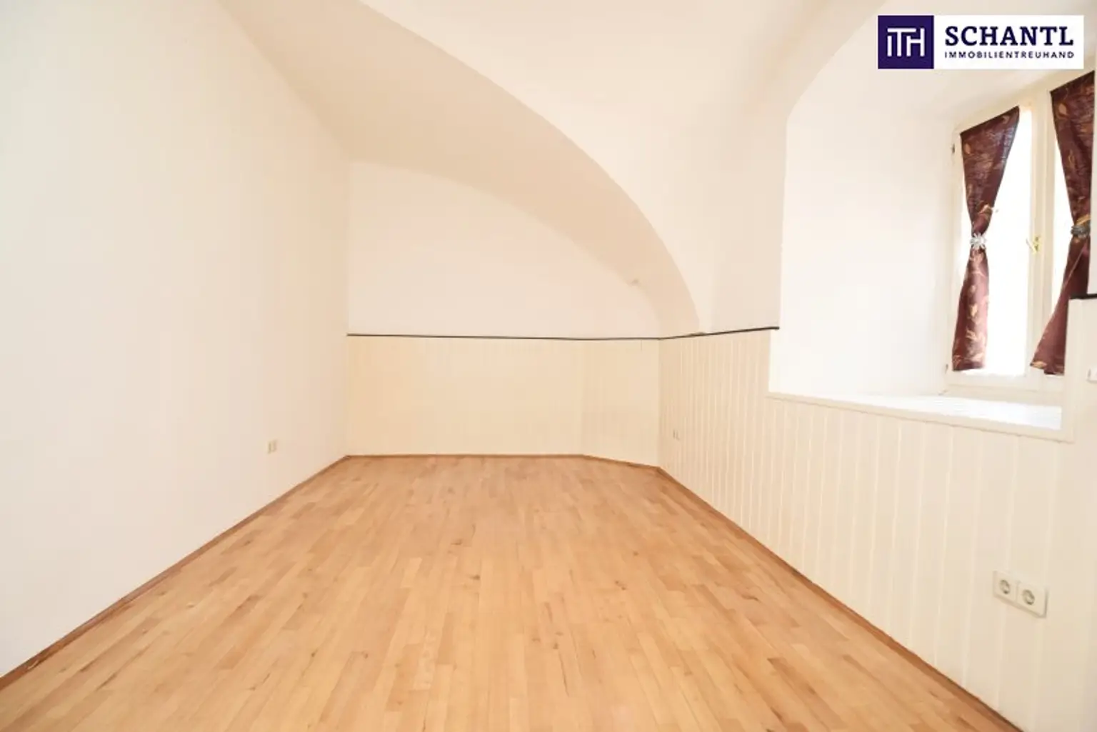 MÄRCHENHAFTE Wohnung im SCHLOSS inklusive Nutzung des SCHLOSSGARTENS! Ab sofort verfügbar!
