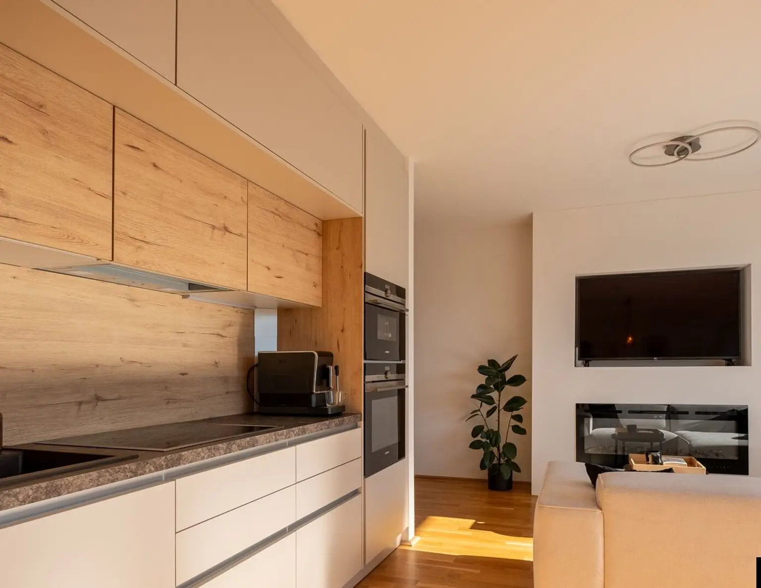 LINZ: Moderne Wohnung mit hellem Balkon