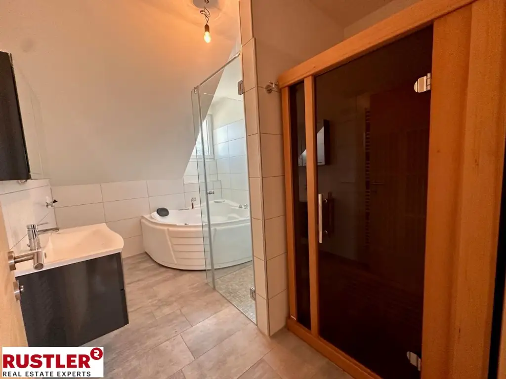 Außergewöhnliche 3-Zimmer Maisonette-Wohnung in Ruhelage