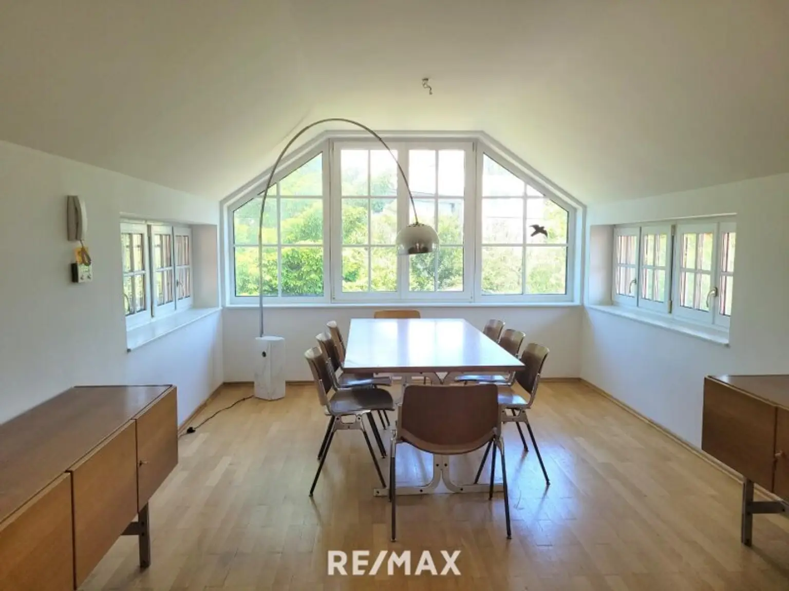 Elegante Villa im Landhausstil mit Riesengarage