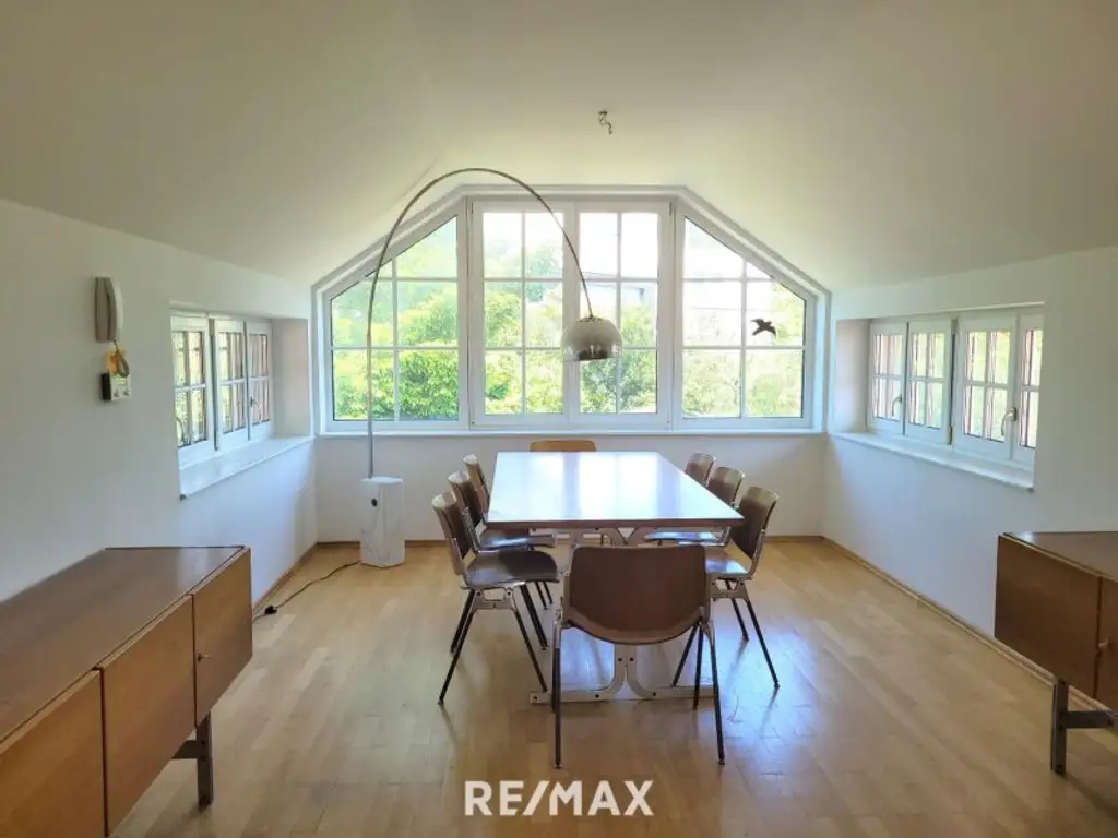 Elegante Villa im Landhausstil mit Riesengarage