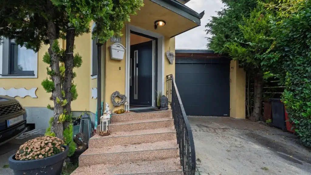 Paradies-Liebhaber aufgepasst! Detailreiches Ein oder Mehrfamilienhaus!