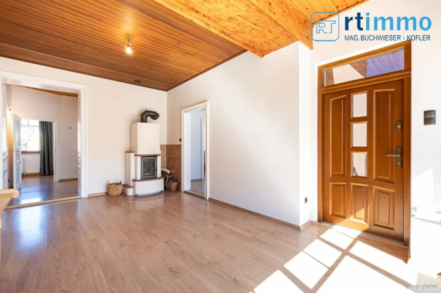 IHR FAMILIENDOMIZIL: KLIMATISIERTE GERÄUMIGE STADTVILLA MIT SCHÖNEM GARTEN, NEBENGEBÄUDEN UND SPIELPLATZ