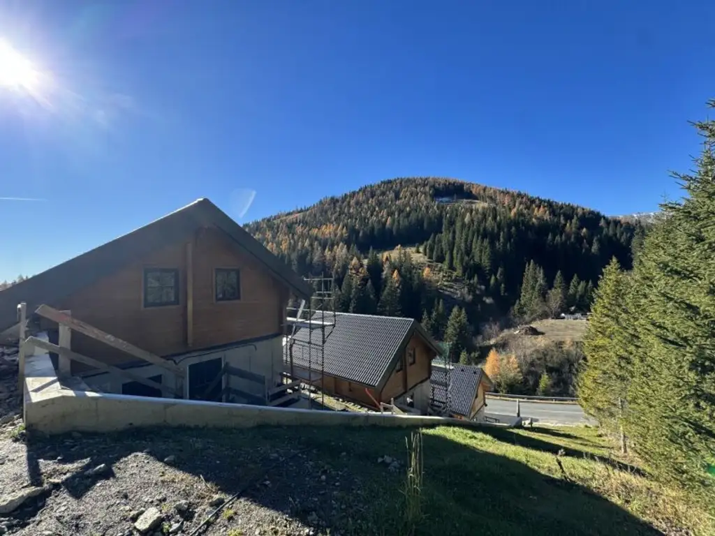 Bezugsfertiges Luxusalpenchalet. Zweitwohnsitz ohne Vermietungszwang.