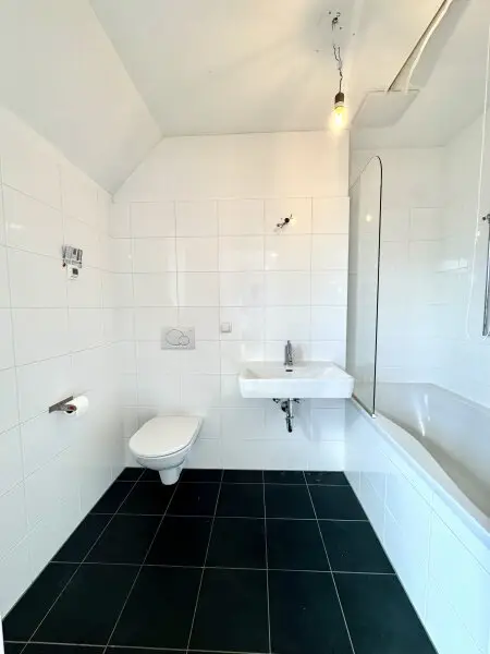 NEU! Lichdurchflutete Maissonette Dachgeschosswohnung mit Dachterrasse im Servitenviertel zu vermieten! Mit Blick auf Stephansdom und Kahlenberg!