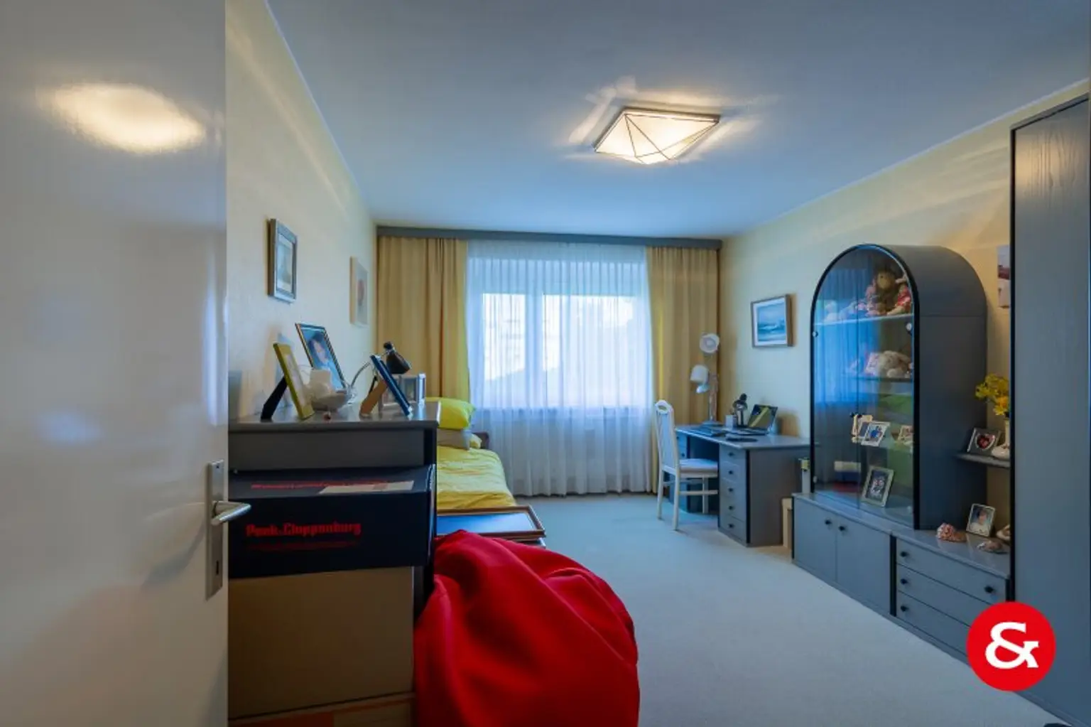 UNGLAUBLICHES PREIS-LEISTUNGSVERHÄLTNIS FÜR EINE DREIZIMMERWOHNUNG MIT LOGGIA IN GRÜNRUHELAGE!