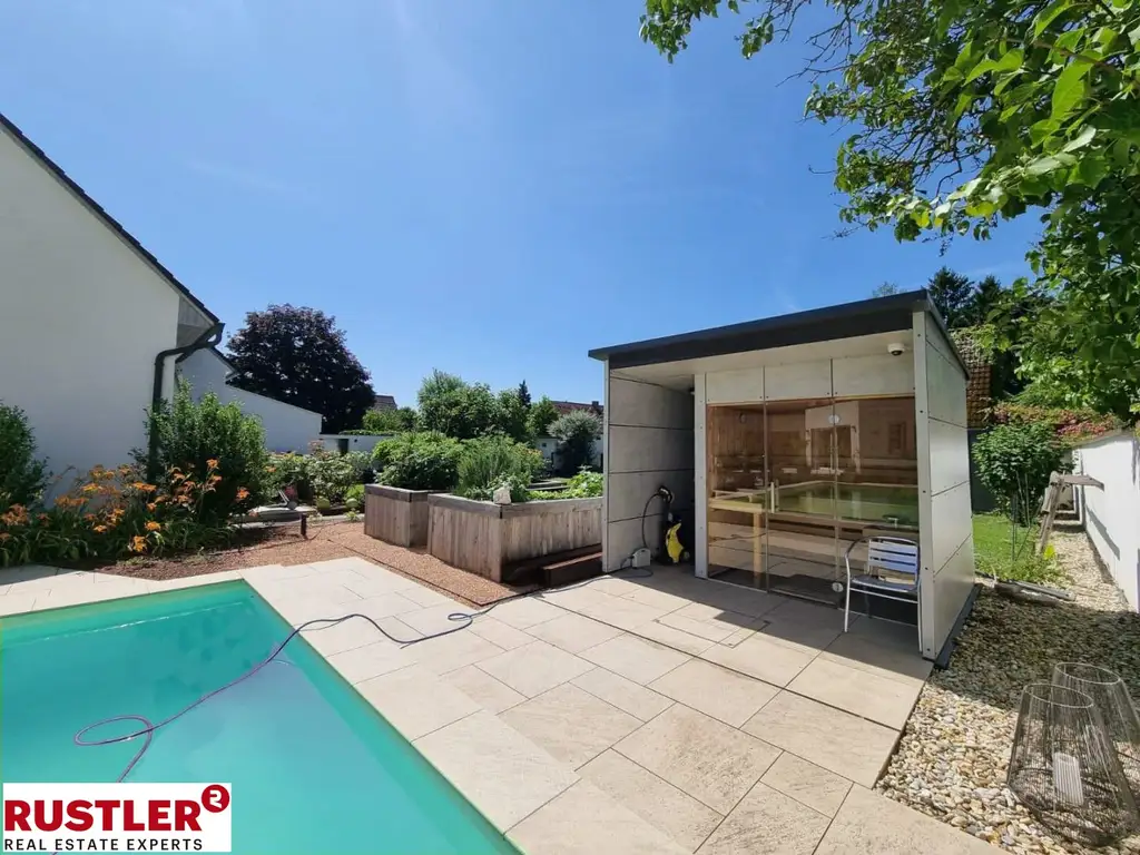 Großzügiges Einfamilienhaus mit separater Wohneinheit  & Pool