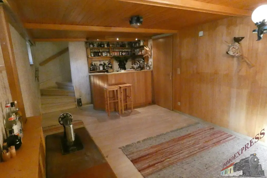 Wunderschöner Familienwohnsitz mit großem Garten, auf 2 Parzellen teilbar  ( PREISREDUZIERT)