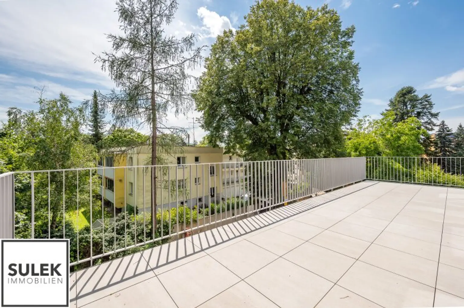 Exklusiv Wohnen in Grünruhelage: großzügige 2 Zimmer Erstbezugswohnung mit südseitiger 30m2 Terrasse – jetzt vormerken & 9/25 einziehen!