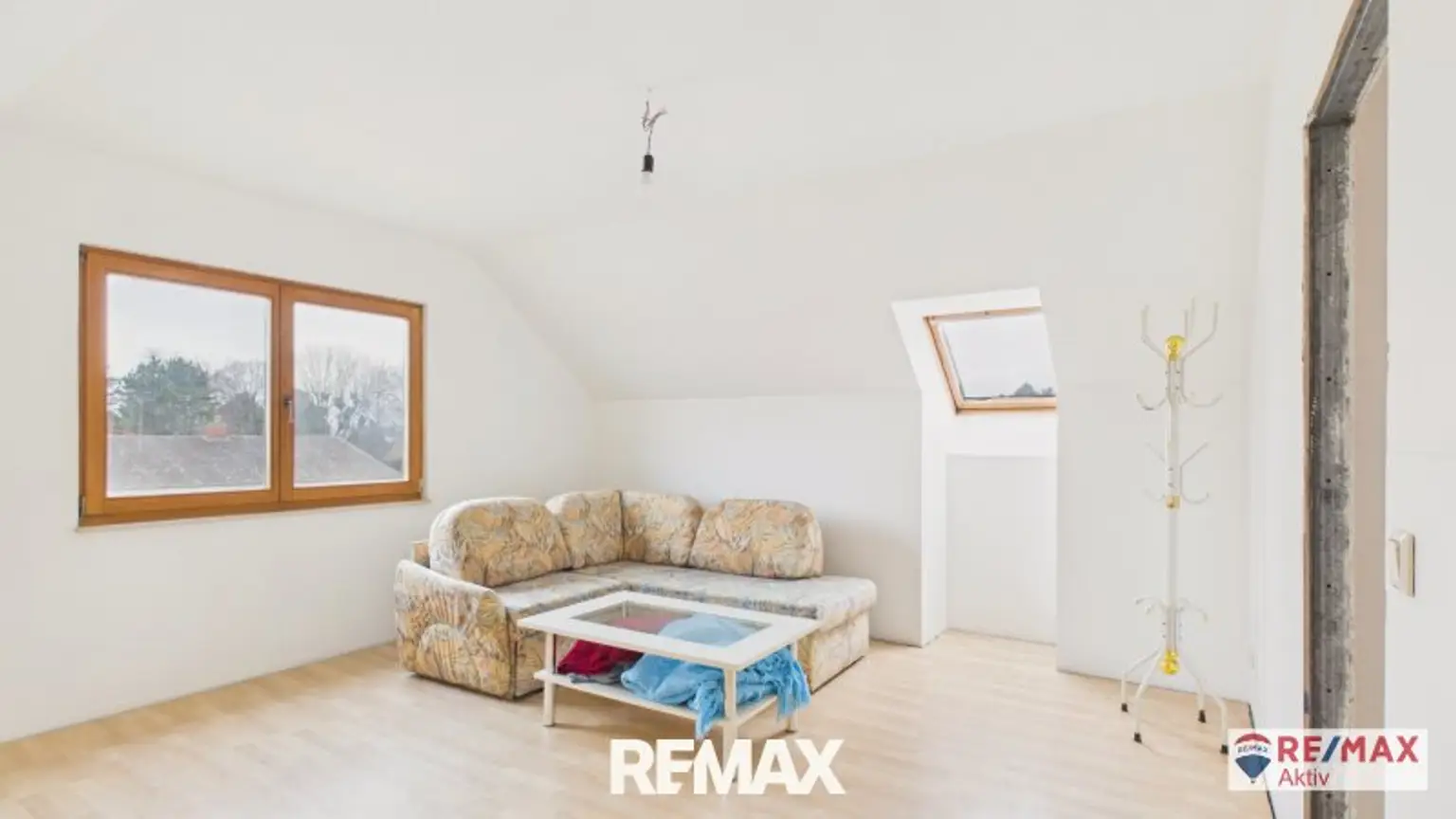 Einzugsbereites Haus mit großer Garage und großem Grundstück