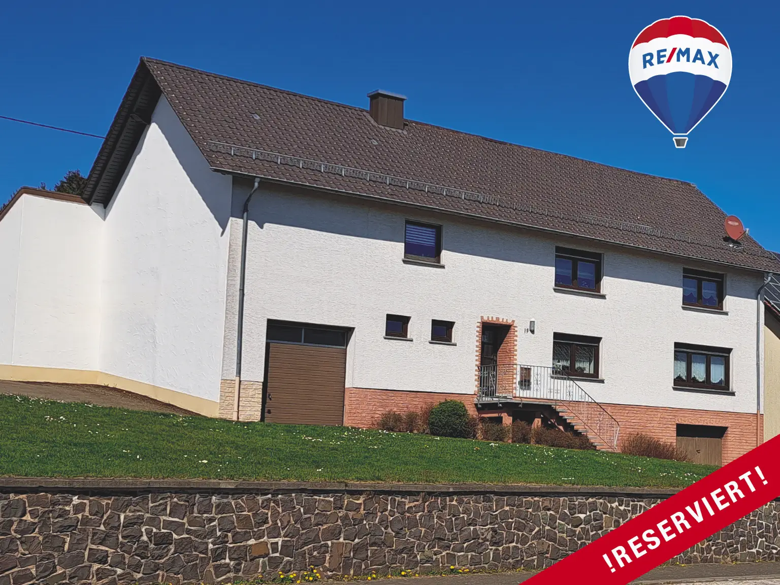 GERÄUMIGES Wohnhaus für die GROSSE Familie od. für 2 GENERATIONEN mit schönem Garten + 3 Garagen..!