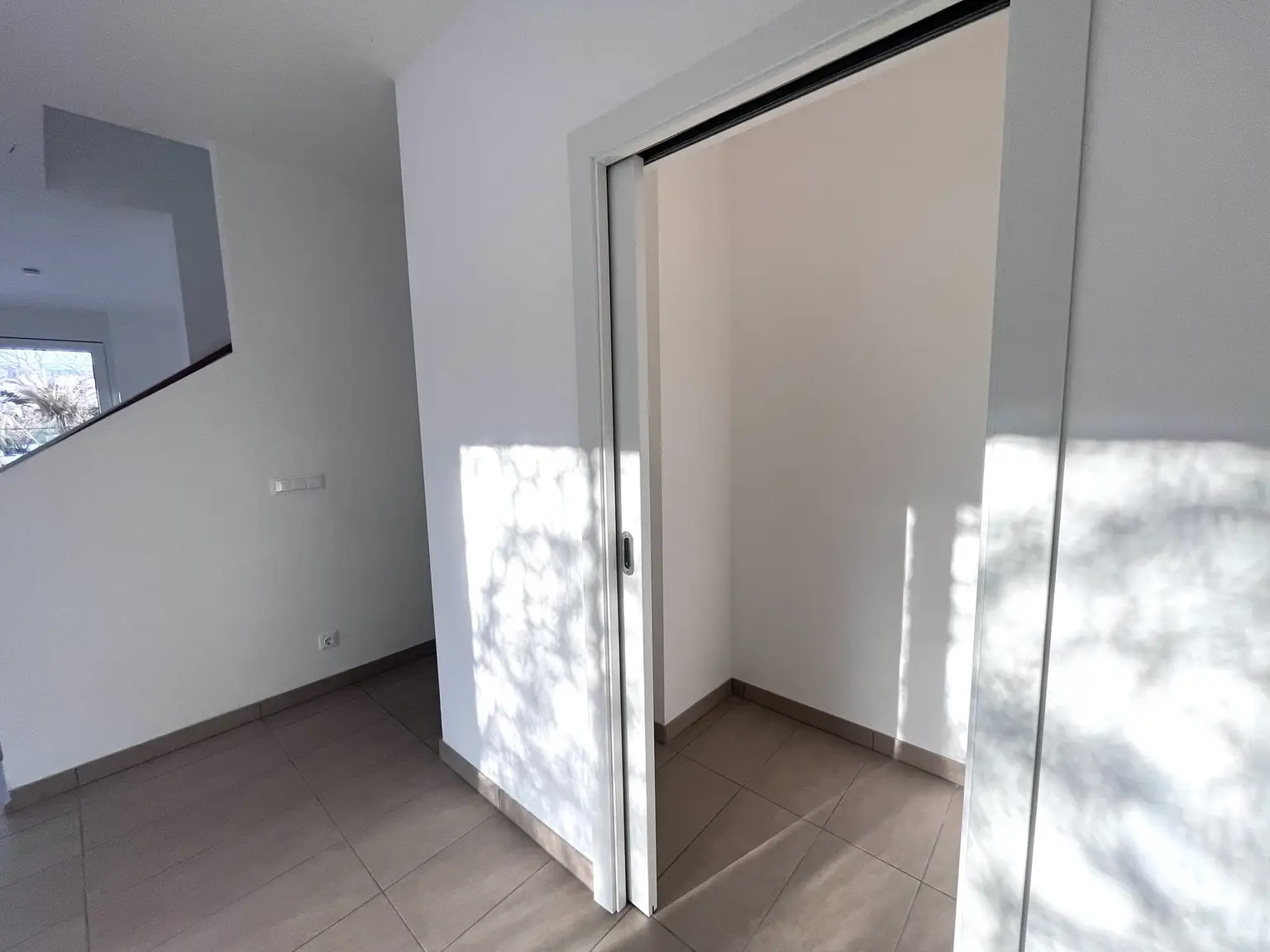 Erstbezug !!! Traumhafte Doppelhaushälfte -  mit 5 Zimmern, Garten, Wohnkeller und Stellplätzen!