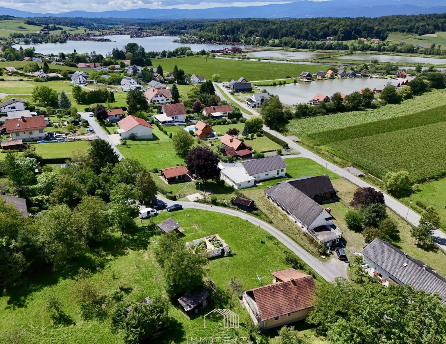 PROVISIONSFREI : Großes Grundstück mit sanierungsbedürftigem Altbestand in idyllischer Ruhelage