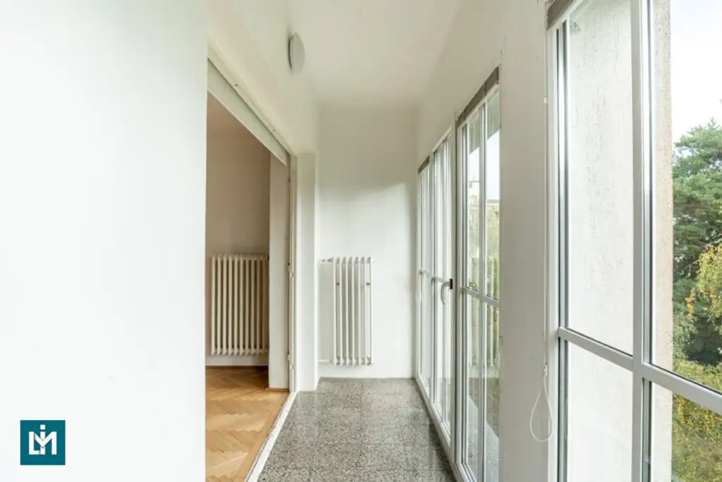 SCHÖNE 4 - ZIMMER WOHNUNG MIT VERBAUTER LOGGIA UND GEMEINSCHAFTSGARTEN / NÄHE U4 HIETZING UND S45 PENZING
