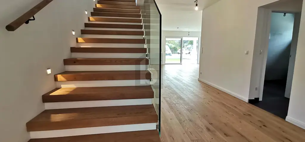 MODERN - ELEGANT - ÜBERDACHTE TERRASSE - GARTEN