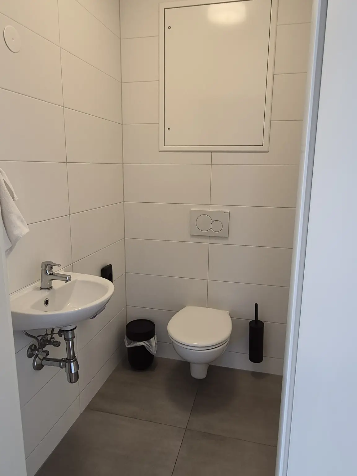 Ca. 64 m² Wohnung mit ca. 107 m² Eigengarten & Klimaanlage - Perfekt als Haupt- od. Zweitwohnsitz - Lebensqualität zwischen See und Reben