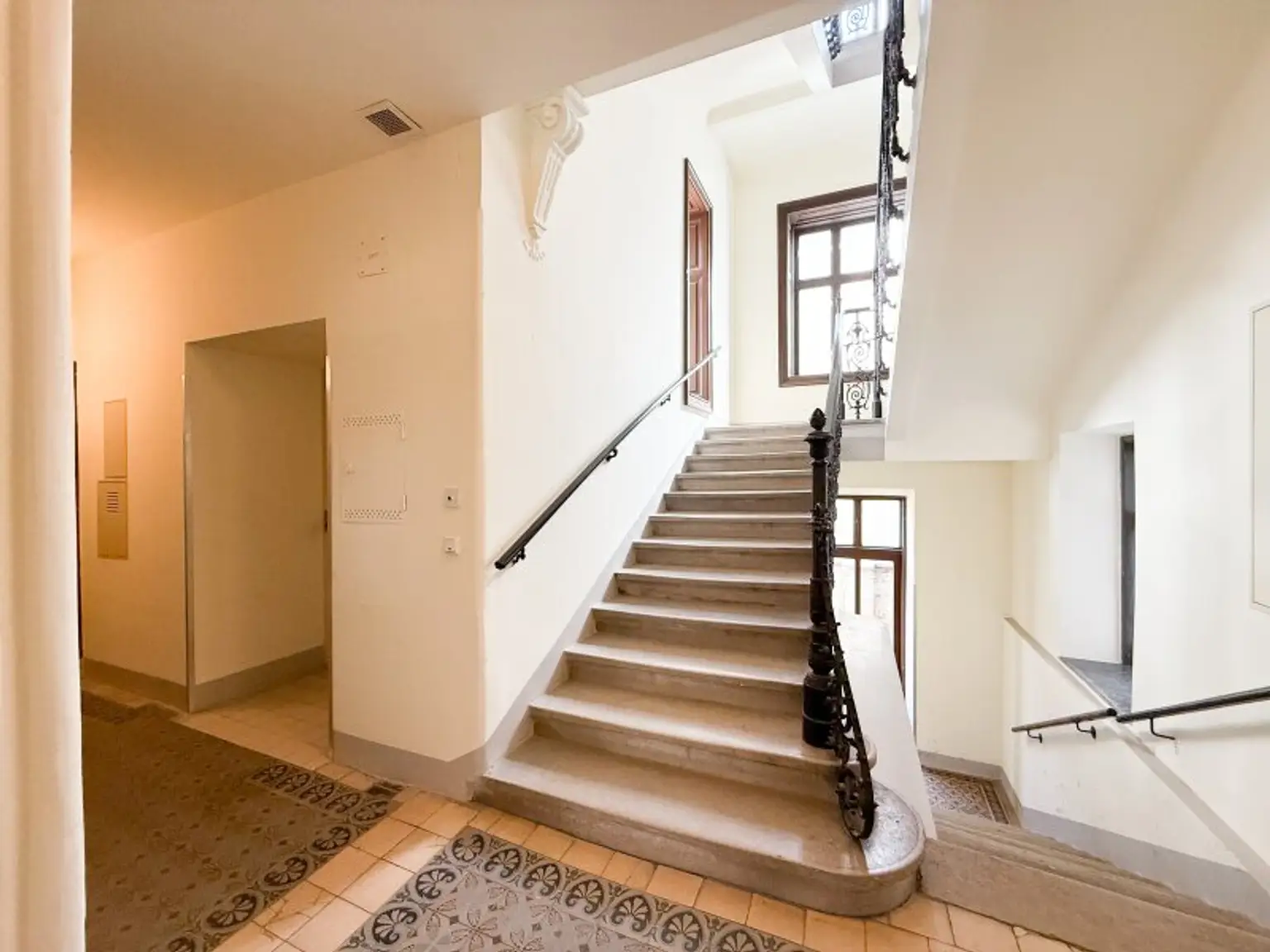 FRISCH SANIERT! 2,5 Zimmerwohnung in 1090 Wien mit Lift zu vermieten