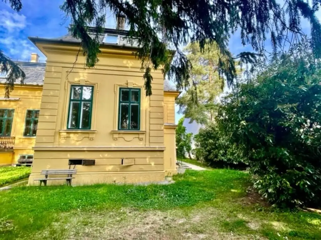 Majestätische VILLA mit 2 separaten WOHNEINHEITEN, Zusatz-Gebäude-ANLEGERWOHNUNG und herrlichen GARTEN-Grünruhe-OASE - absolutes Unikat - BADEN!