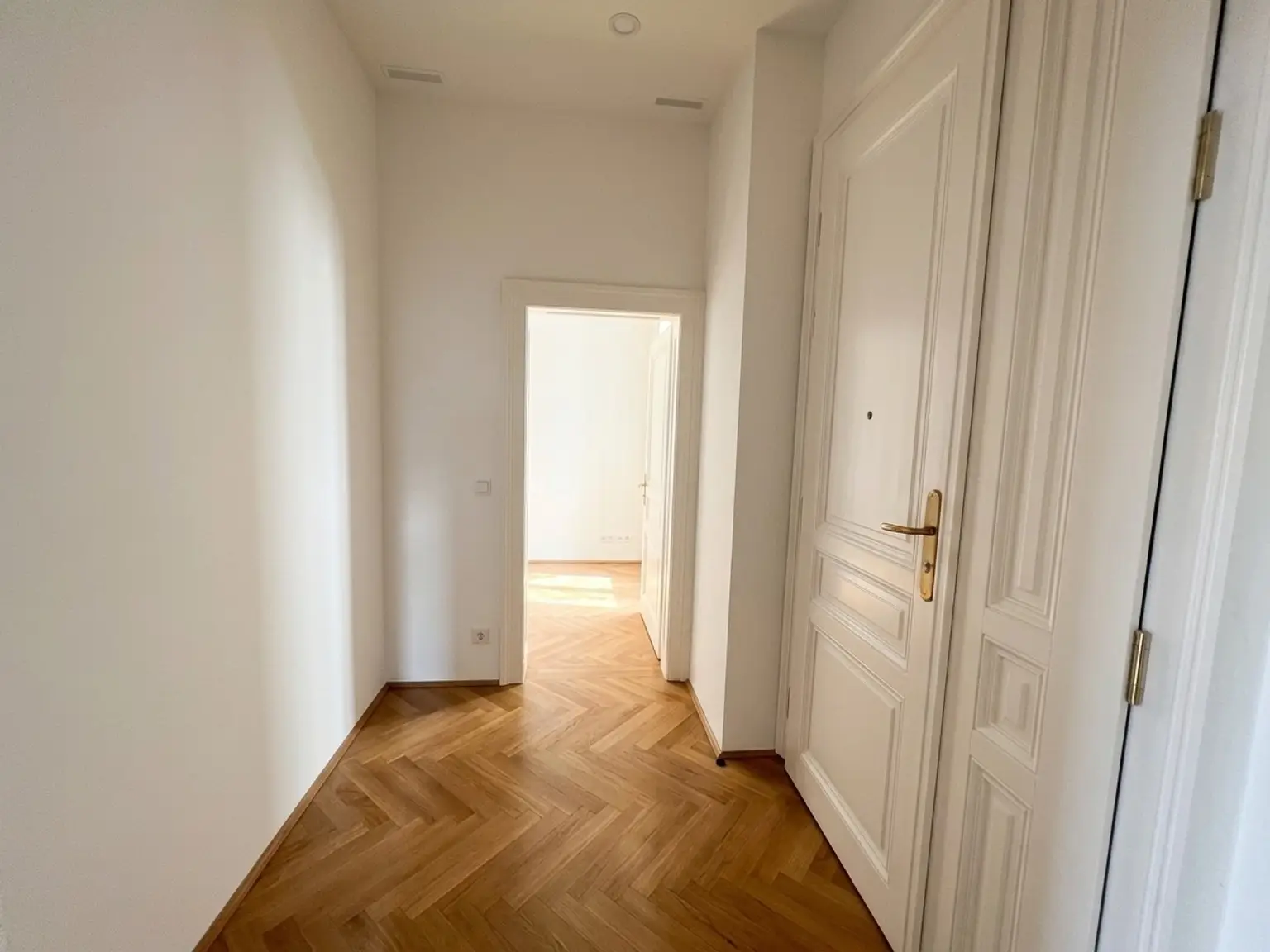 UNBEFRISTET: Charmante 2-Zimmer-Altbauwohnung nahe Volkstheater
