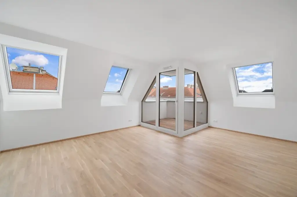 2-Zimmer-Dachgeschosswohnung (Massivbauweise) in generalsaniertem Altbau mit Loggia