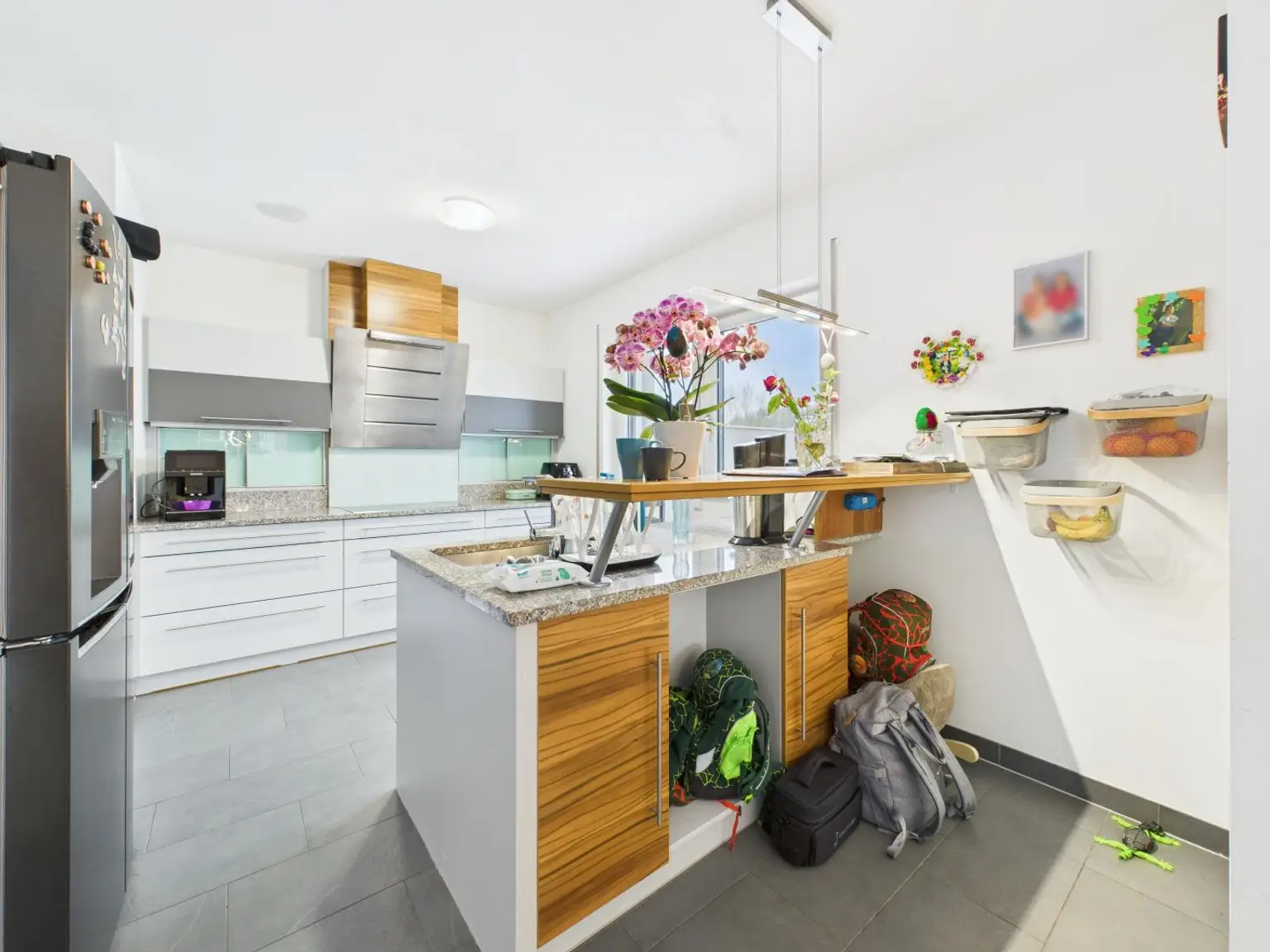NÄHE WELS: Hochwertig modernisiertes Einfamilienhaus mit Traumgarten, Luxus - Poolanlage & smarter Haustechnik