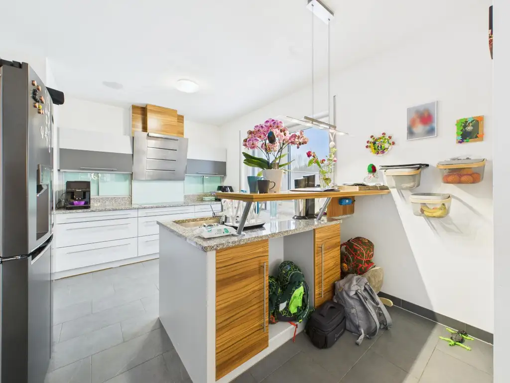 NÄHE WELS: Hochwertig modernisiertes Einfamilienhaus mit Traumgarten, Luxus - Poolanlage & smarter Haustechnik