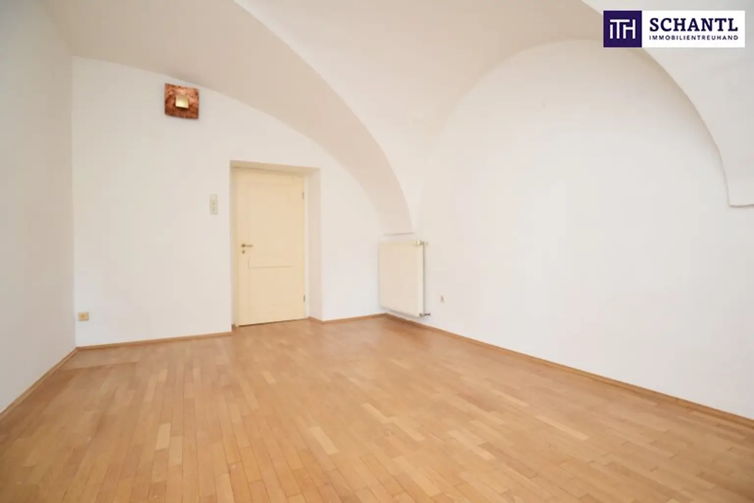 MÄRCHENHAFTE Wohnung im SCHLOSS inklusive Nutzung des SCHLOSSGARTENS! Ab sofort verfügbar!