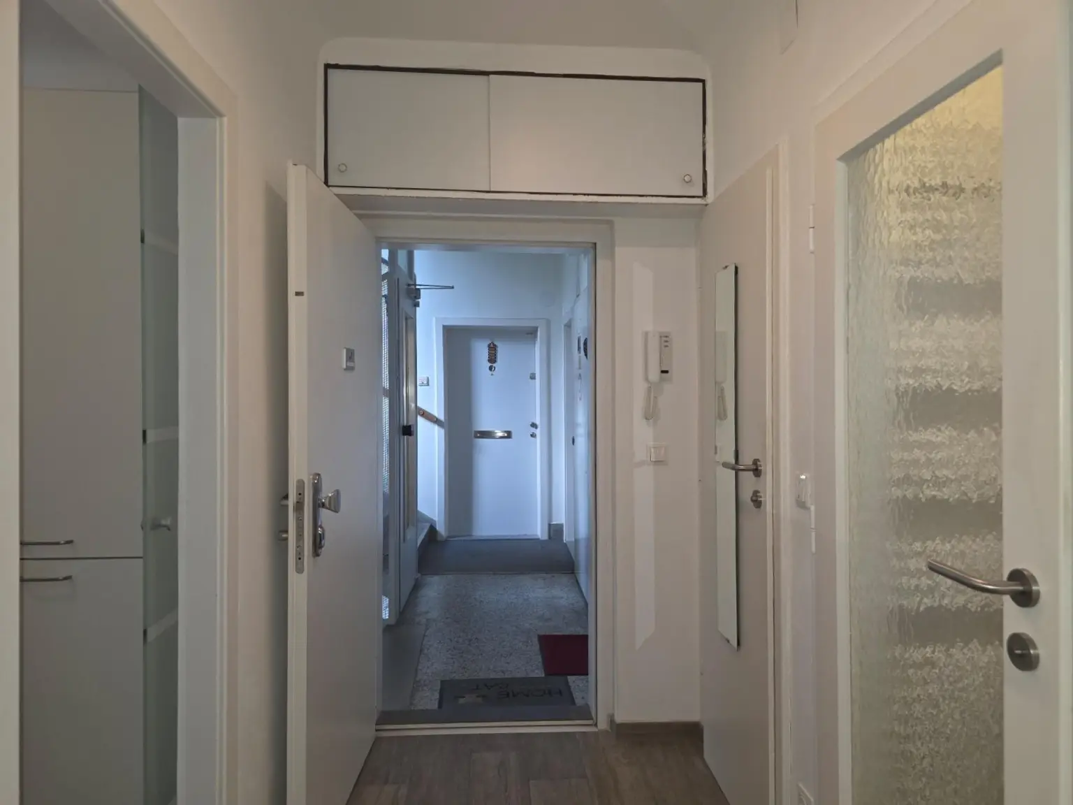 15 ETW 1210 - Blick Richtung Stiegenhaus
