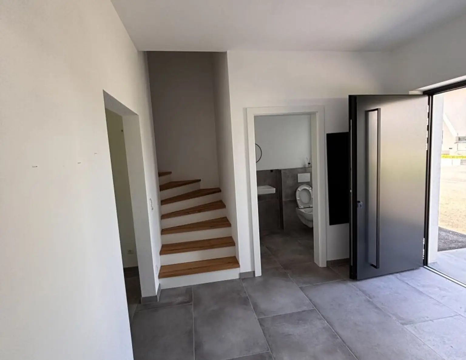 Neuwertige Doppelhaushälfte in Burgkirchen: Ihr neues Zuhause mit Garten und Terrasse!