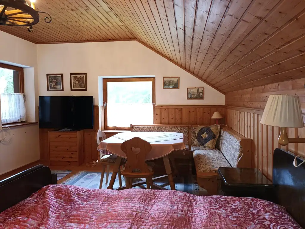 Solides Wohnhaus mit Potenzial in ruhiger Waldrandlage