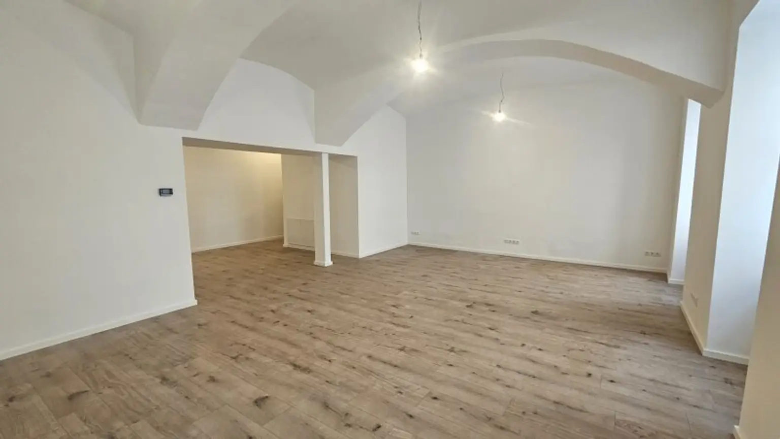 NEU RENOVIERT -  Bürofläche/Ordination Nähe Votivkirche!
