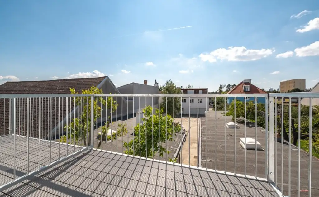 ++NEU++ Hochwertige 2-Zimmer DG-Wohnung mit zwei Balkonen, Ruhelage im Hof!