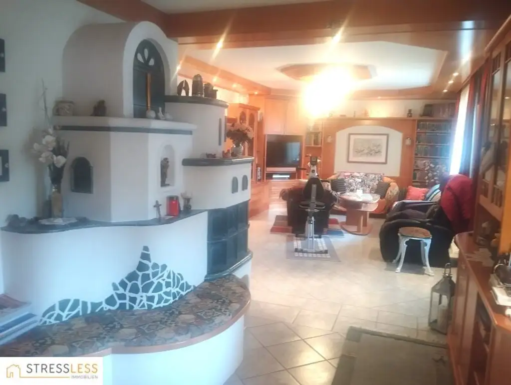 Großzügig geschnittenes Ein- / Zweifamilienhaus nur 3 Minuten vor der Wiener Stadtgrenze!