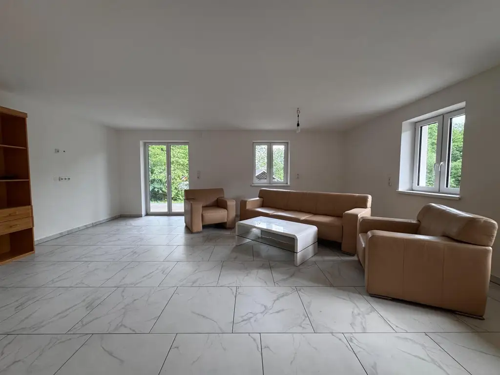 COMING SOON! Großzügige Gewerbeliegenschaft mit XXL-Grundstück, Halle, Büro und XL-Einliegerwohnung in zentraler Lage in Fornach