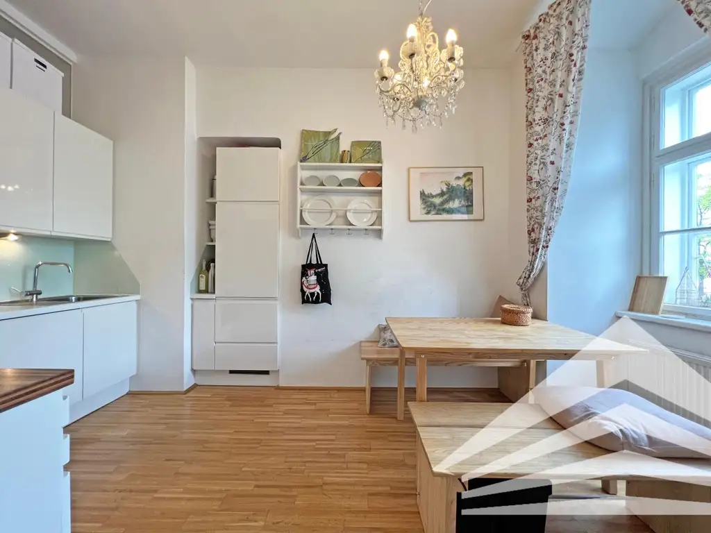 Stilvolle 3 Zimmer-Altbauwohnung mit DAN-Küche an der Donaulände