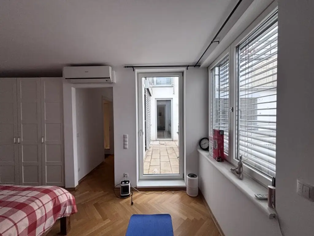 Dachterrassenwohnung ohne Dachschrägen – Erstklassige Lage nahe Börse und Rudolfsplatz