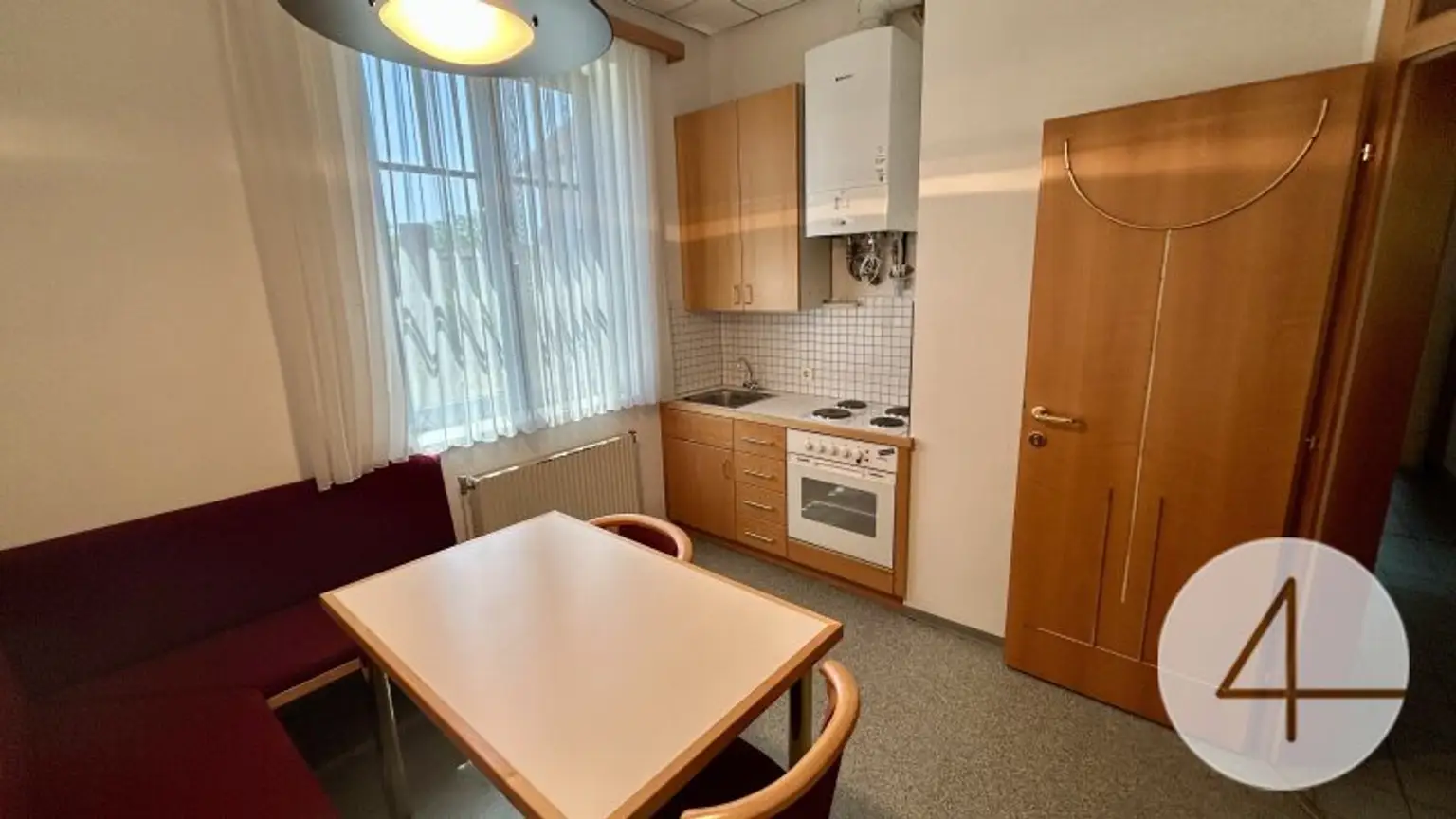 Ehemalige Raiffeisenbank in Strasshof Großzügiges Büro/Praxis – Top Angebot!