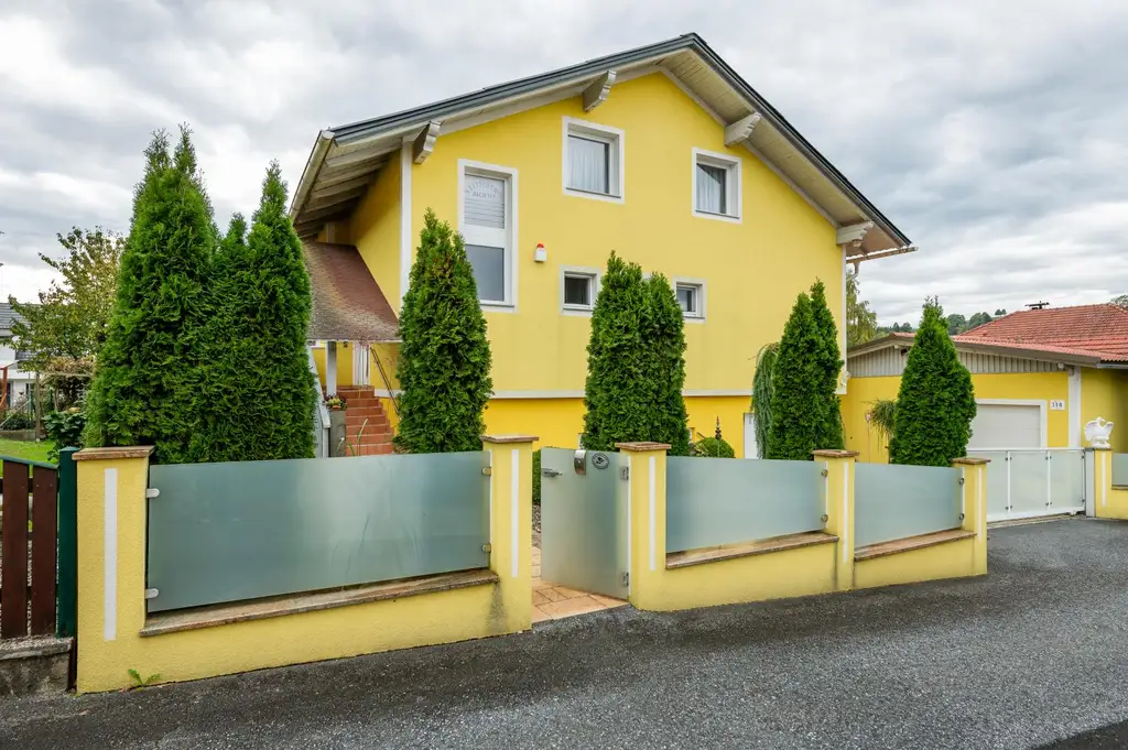 GARTENPARADIES für die ganze Familie mit Schwimmteich und 4 Garagen