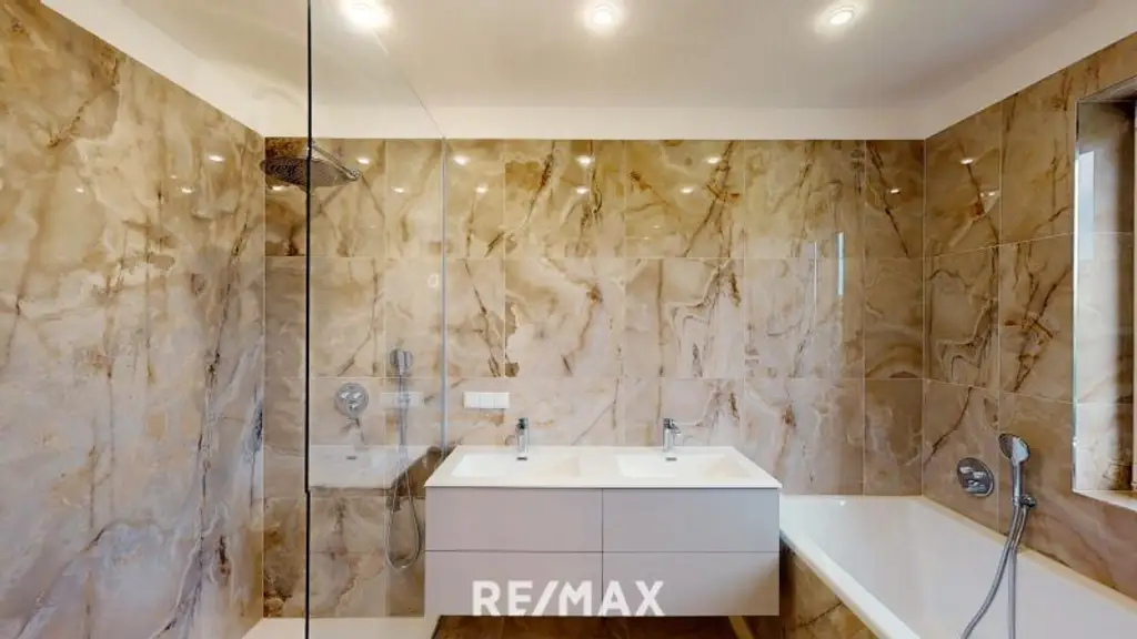 ETWAS GANZ BESONDERES Neuwertige Villa in Grün und Ruhelage mit gepflegtem Garten in privilegierter Lage Wien 1210