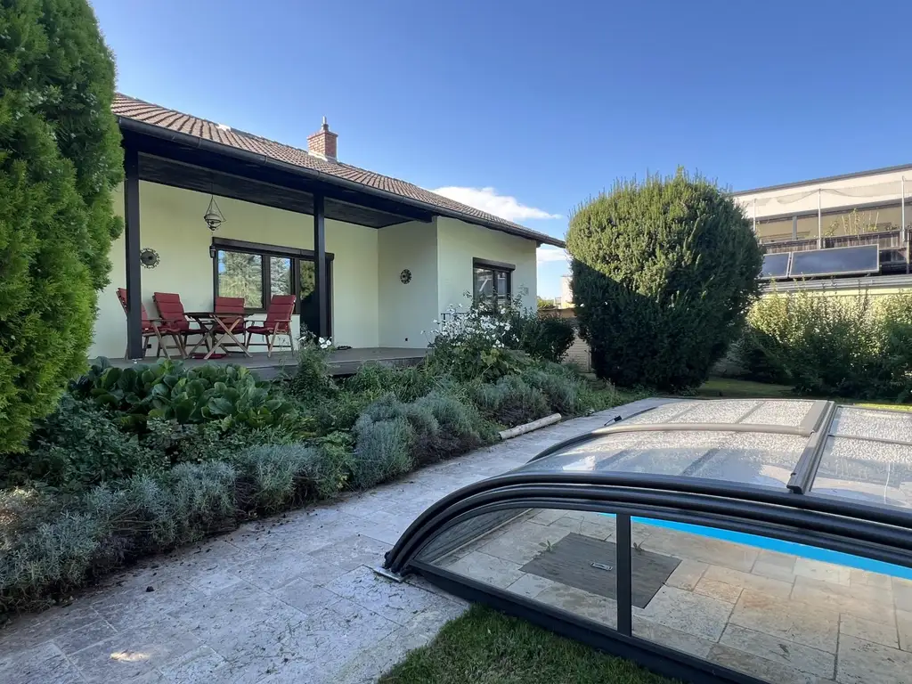 "Ein Haus mit Herz – Pool, Garten und Rückzugsort"
