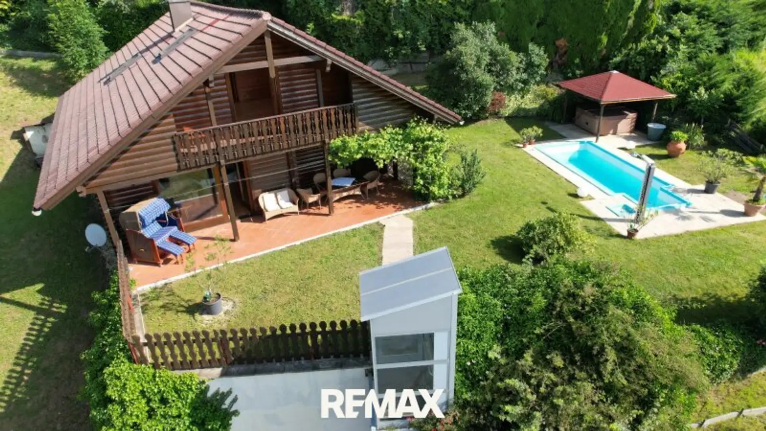 Haus mit Pool, Gartenhaus , Lift