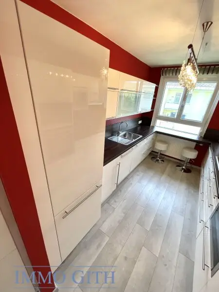 LICHTDURCHFLUTETE CA. 80 m² GROSSE 3-ZIMMER-WOHNUNG MIT BALKON IN GRÜNRUHELAGE VON POTTENSTEIN ZU KAUFEN!