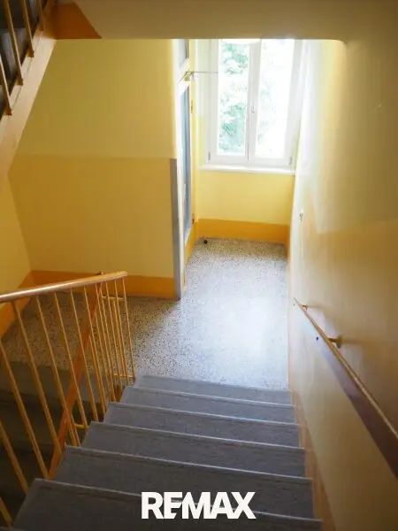 Stiegenhaus- Lift im Halbstock