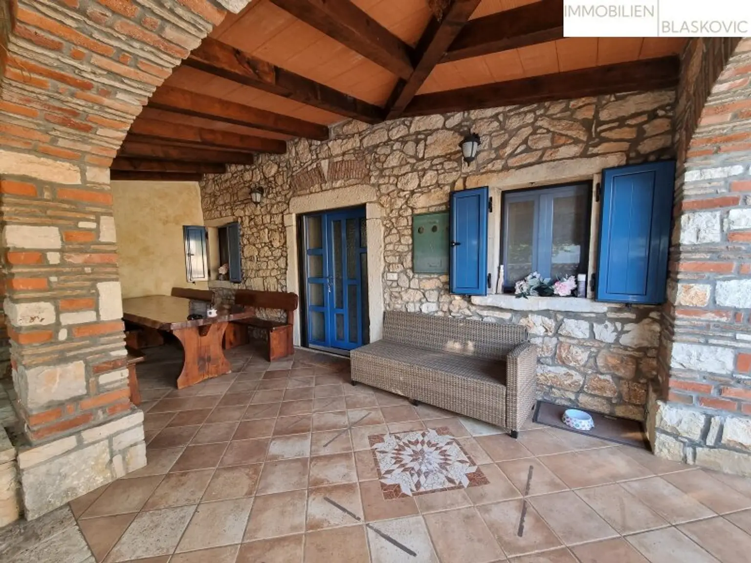 Porec Umgebung - Attraktives Steinhaus mit 2 Appartements und Pool/Wellness