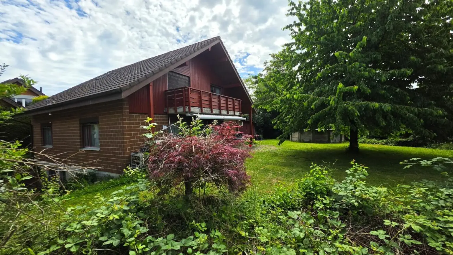 Grosszügigies Einfamilienhaus mit grossem Garten und Weitblick