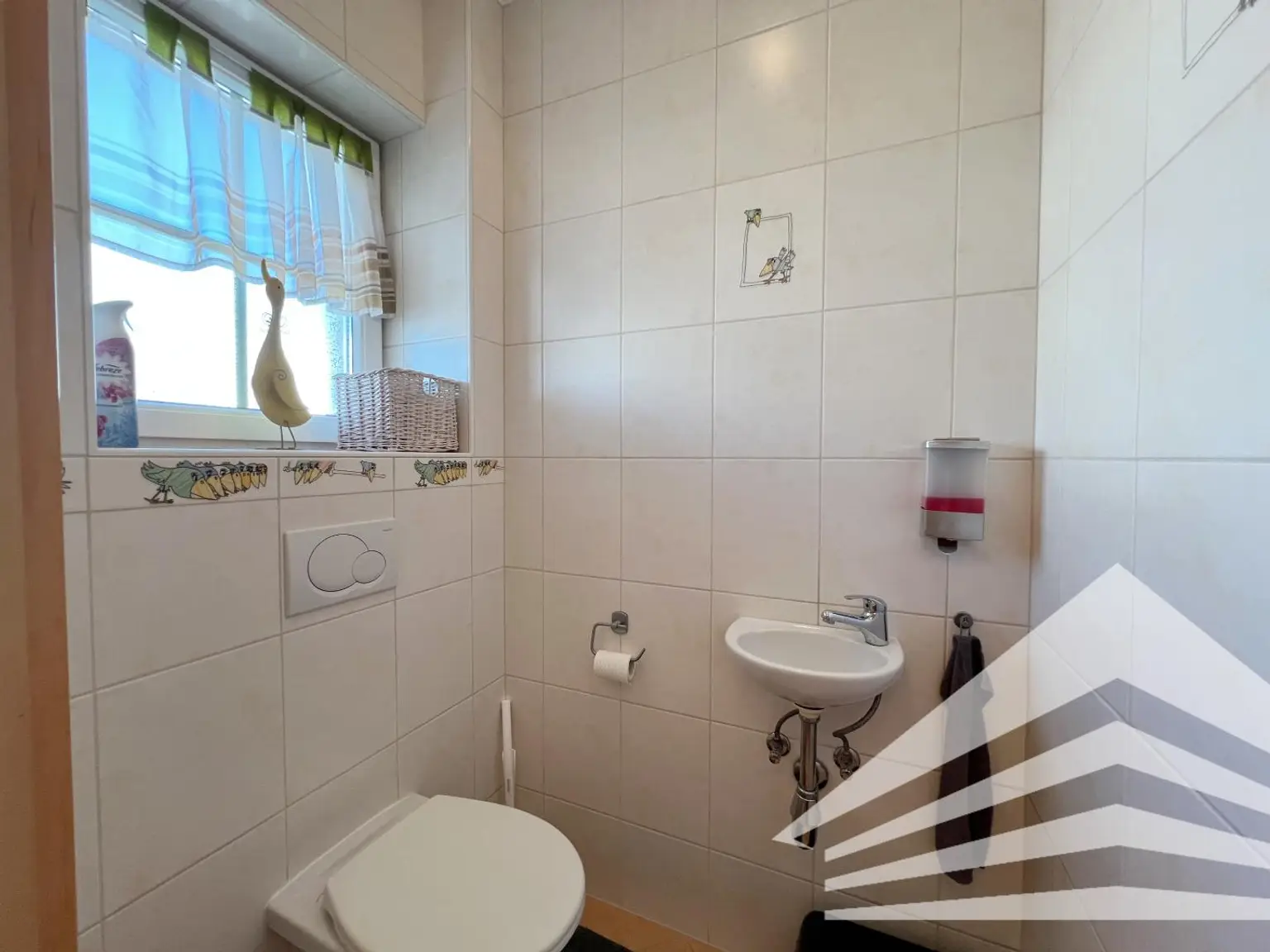 Großzügiges Eckreihenhaus mit Garten & Pool in toller Siedlungslage! 360° Rundgang online!