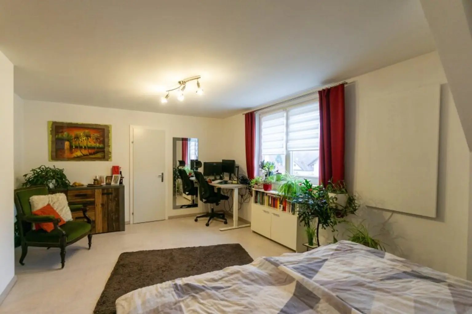 Zimmer mit begehbarem Schrank Mansarde