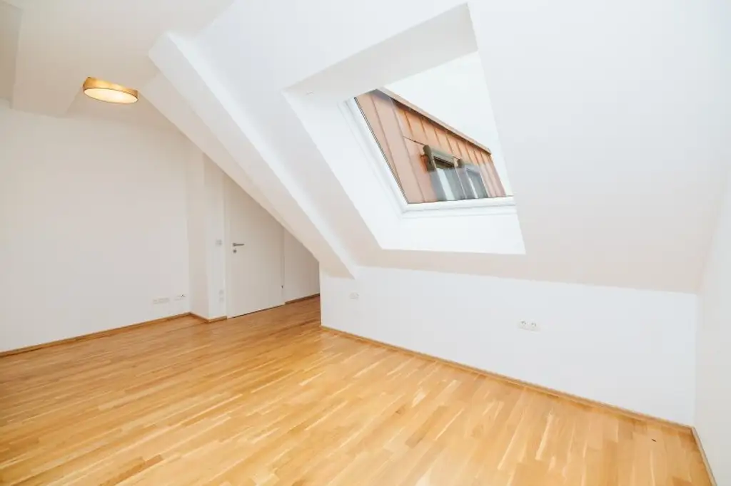 PROVISIONSFREI I SMART-LIVING I STYLISCHES PENTHOUSE I KLIMA I SONNENTERRASSE I OFFENE DESIGN-KÜCHE I ELEGANTES BAD MIT REGENDUSCHE I PROJEKT WOHNEN