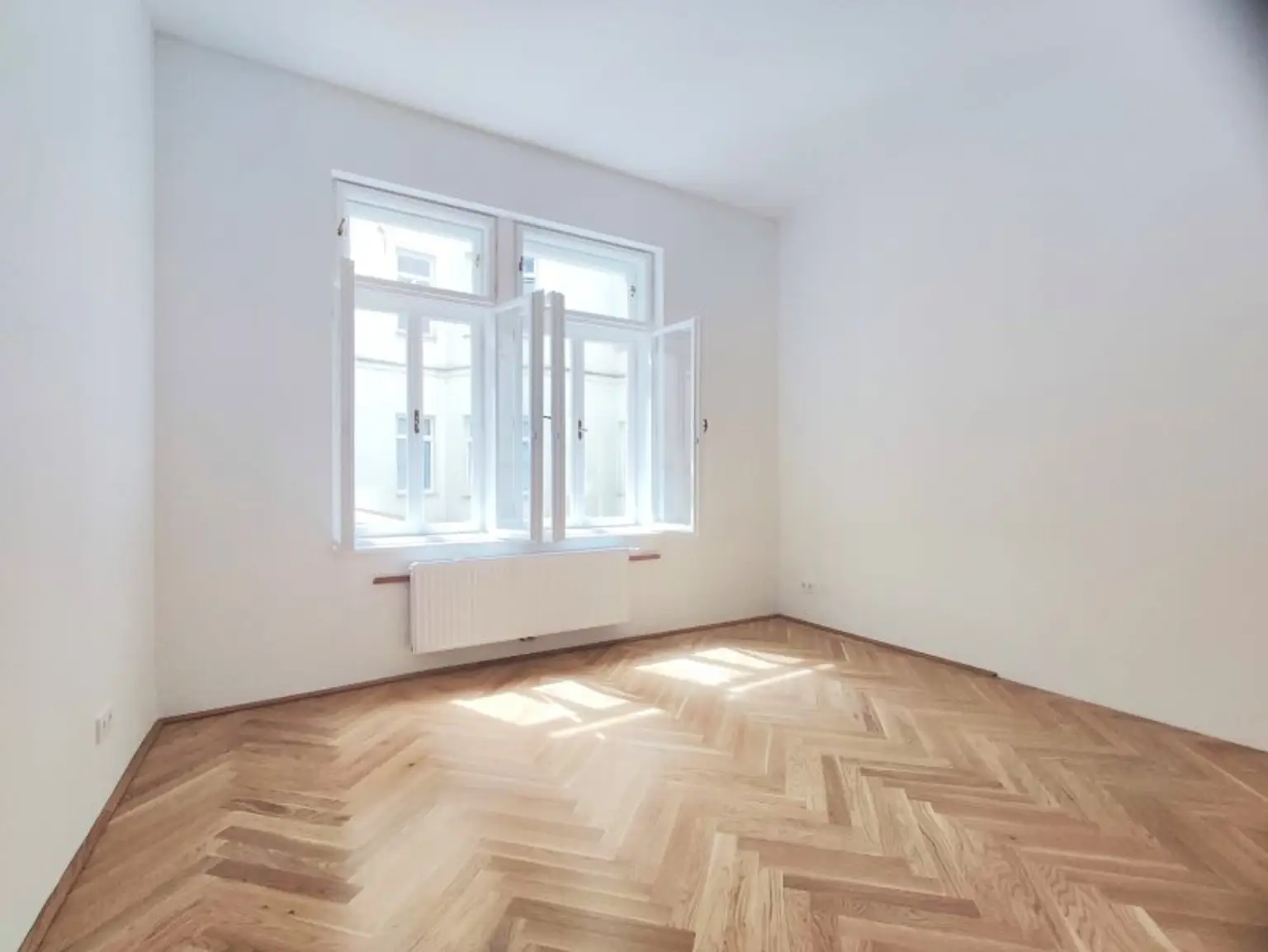 ERSTBEZUG NACH SANIERUNG - Stilvolles Wohnung direkt bei der U1